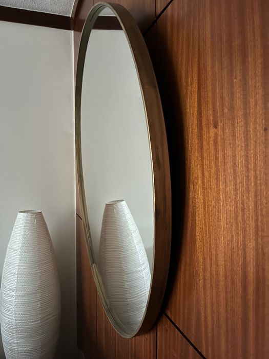 Espelho redondo com moldura em metal