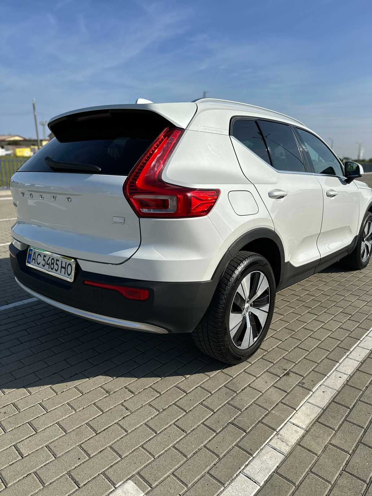 Volvo XC40 2022 1.5 бензин плагін