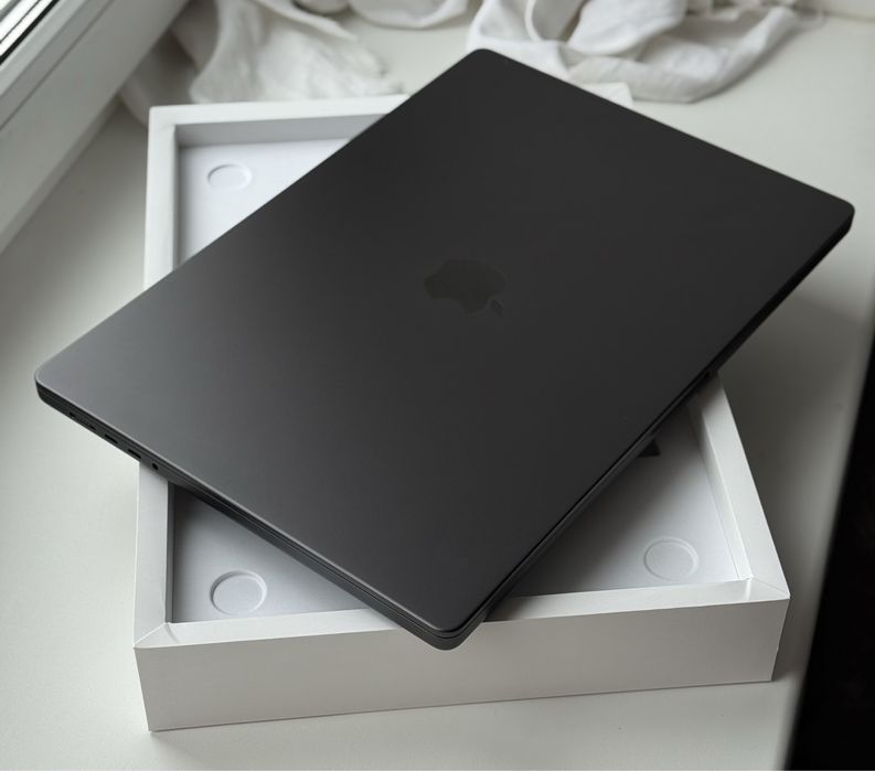 Macbook pro 16 14core-20core gpu m4 pro 48gb ram 512ssd