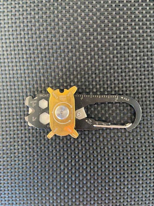 Багатофункціональний кишеньковий інструмент,дод.кріплення з паракордом