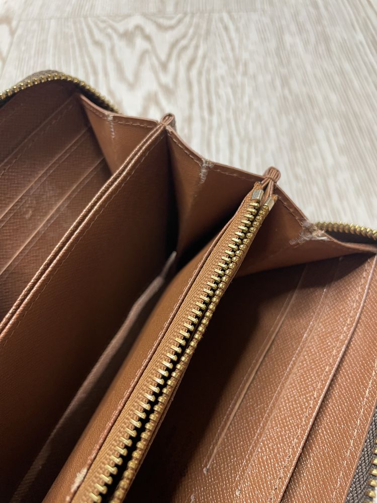 Louis Vuitton гаманець