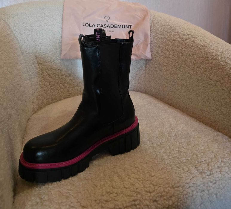 Ботінки/Челсі  ( жіночі / дизайнерські) бренду Lola Casademunt