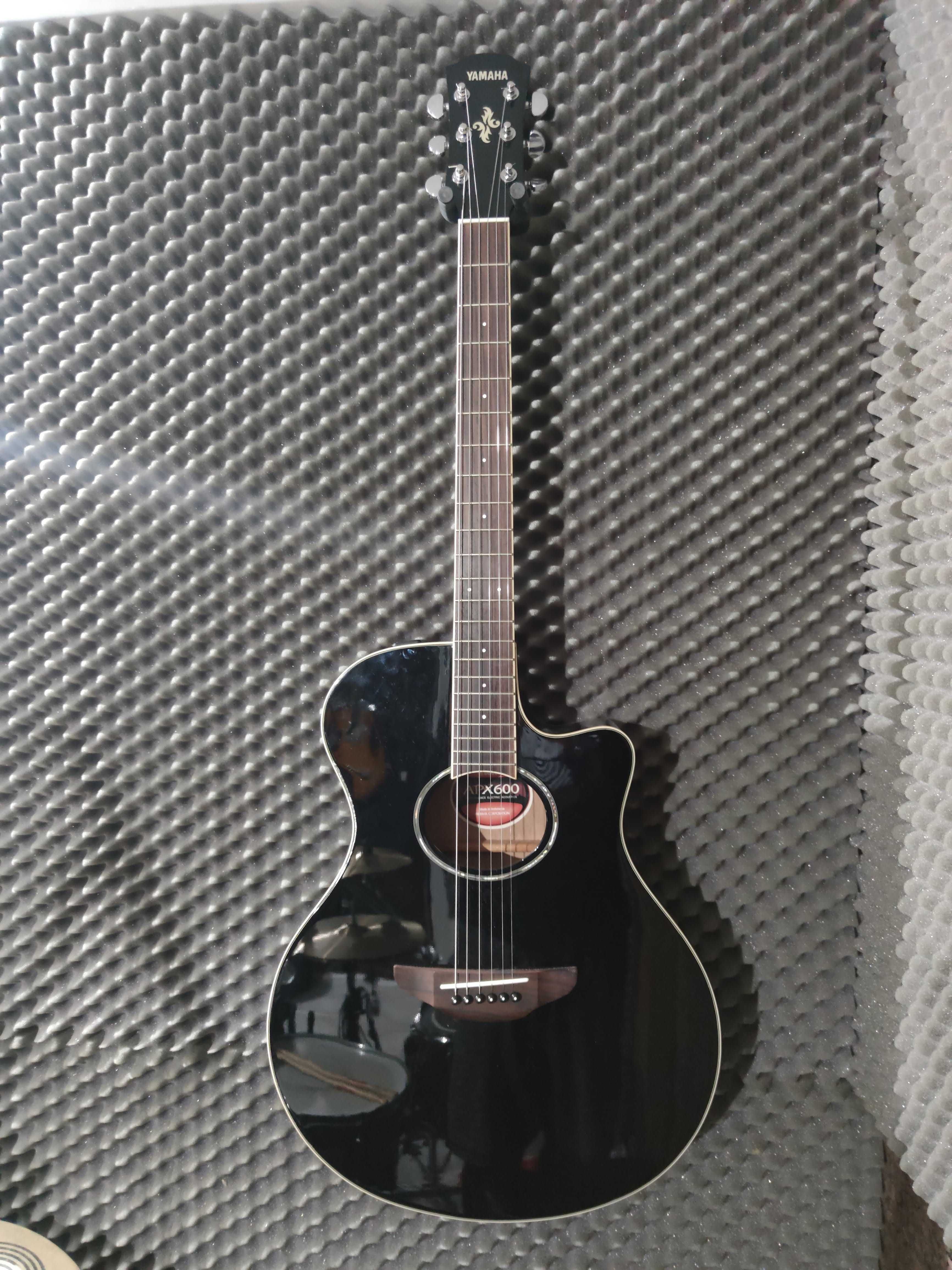 guitarra acústica YAMAHA APX 600