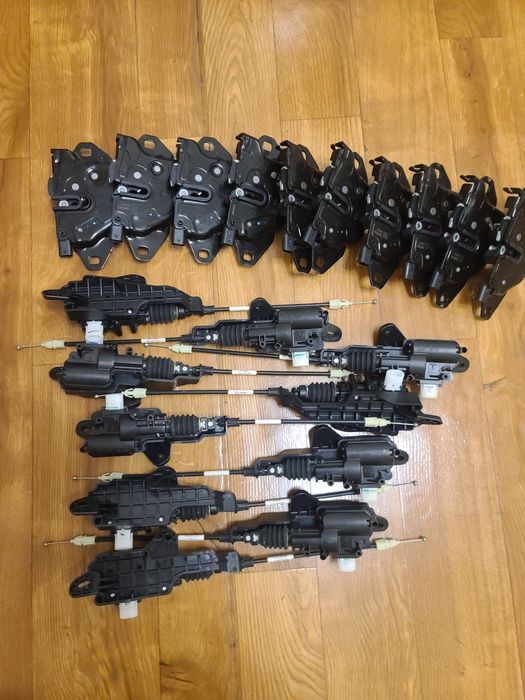 TESLA Y/3  Замок с приводом відкривання капоту 1643071-00-А 1500397-00