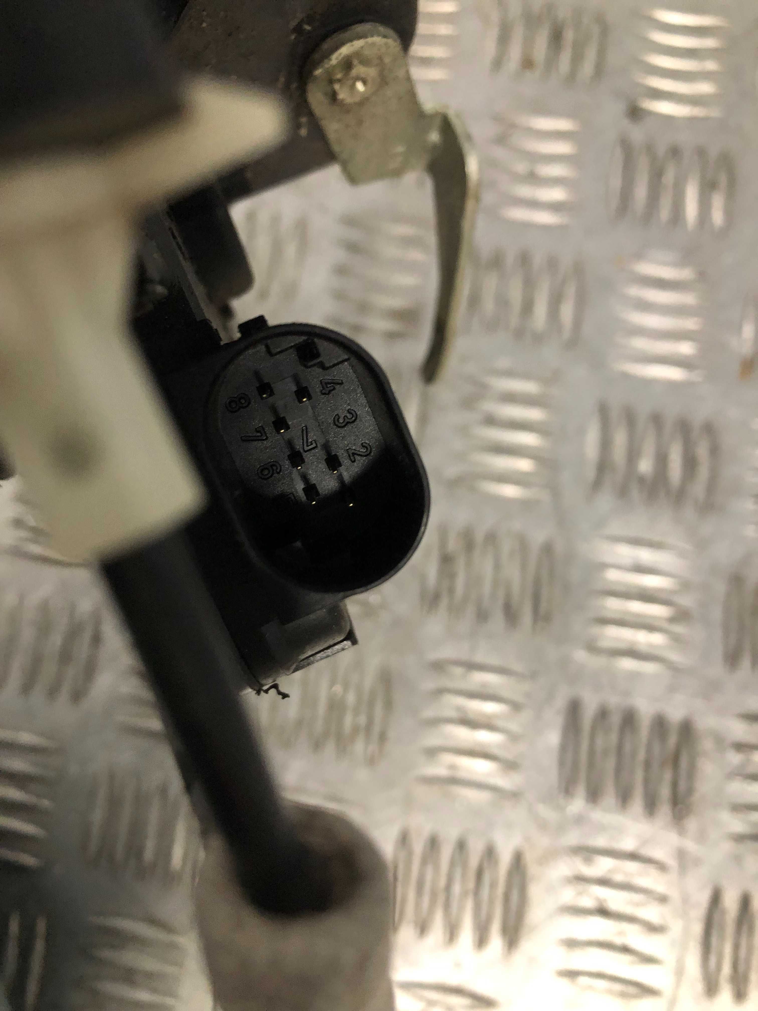 Zamek drzwi prawy przód Bmw E46 7pin Eu