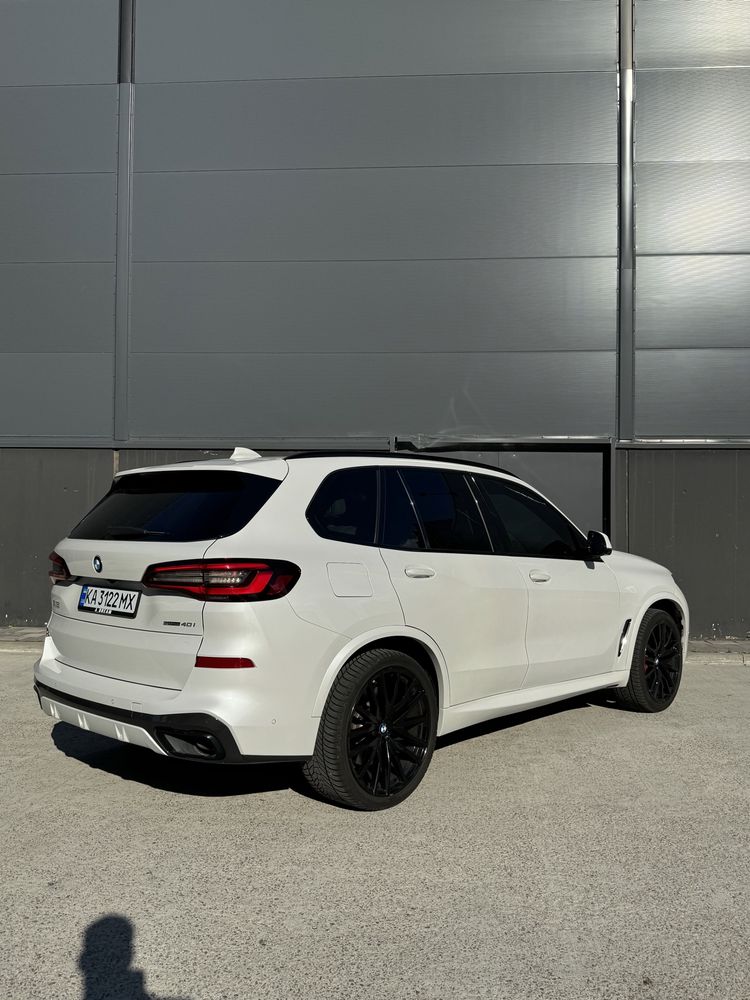 Автомобіль BMW X5 G05 S-drive 40i 3.0 2021 року білий перламутр