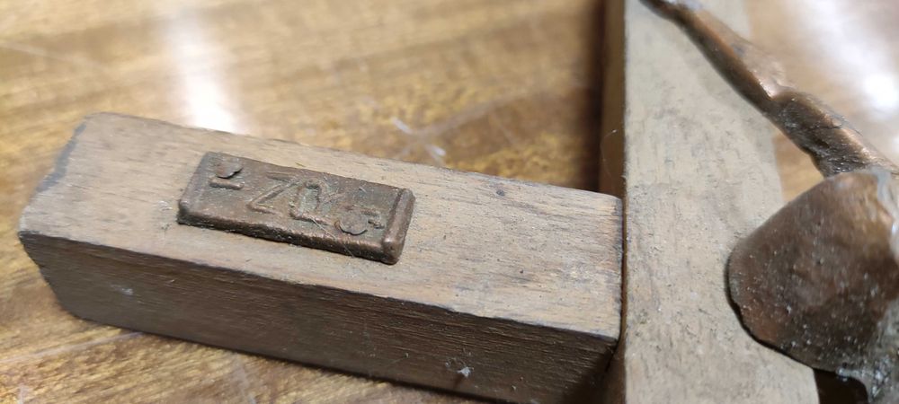 stary drewniany krzyżyk Jezus krucyfiks