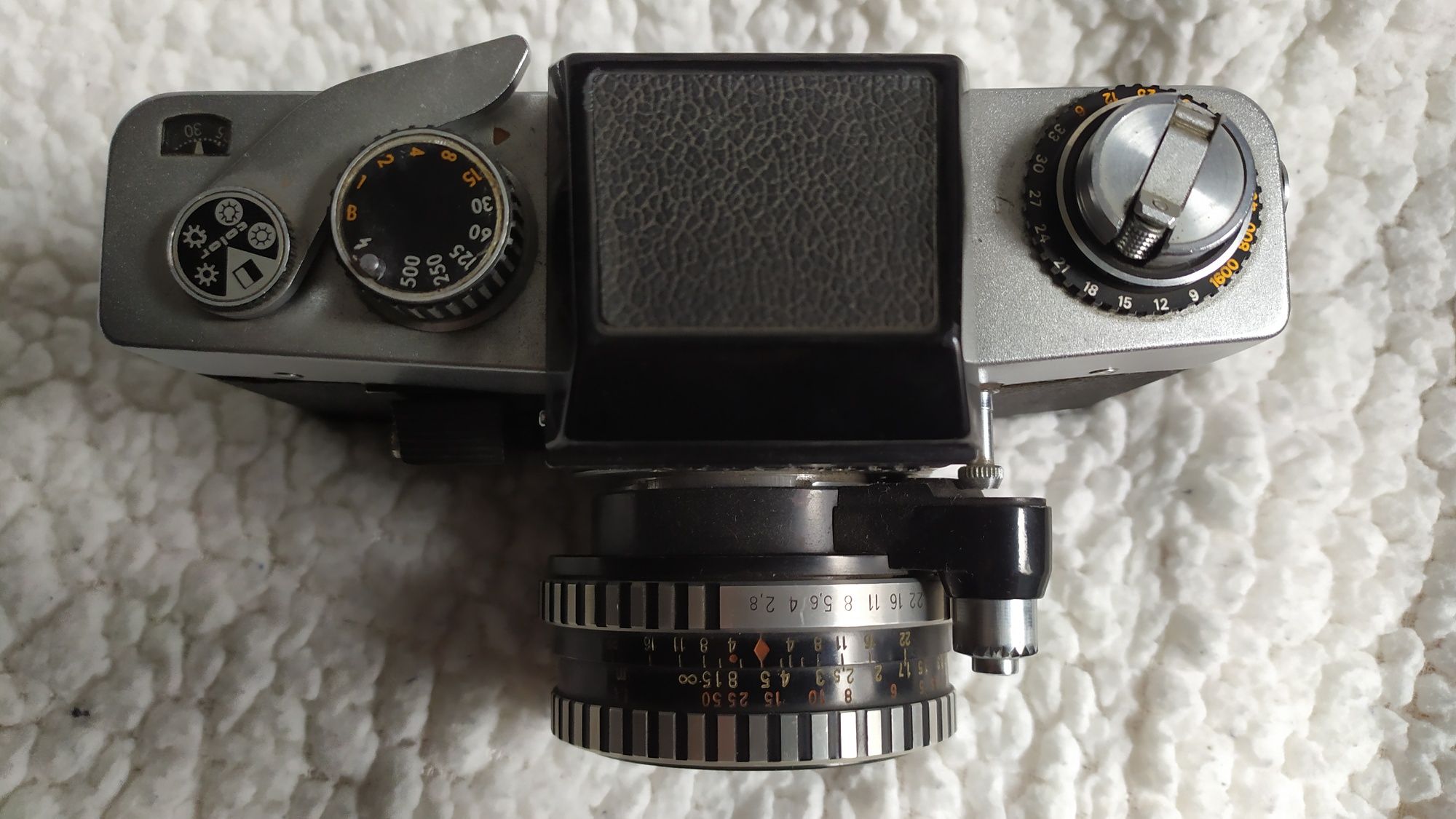 Pentacon F z obiektywem Tessar