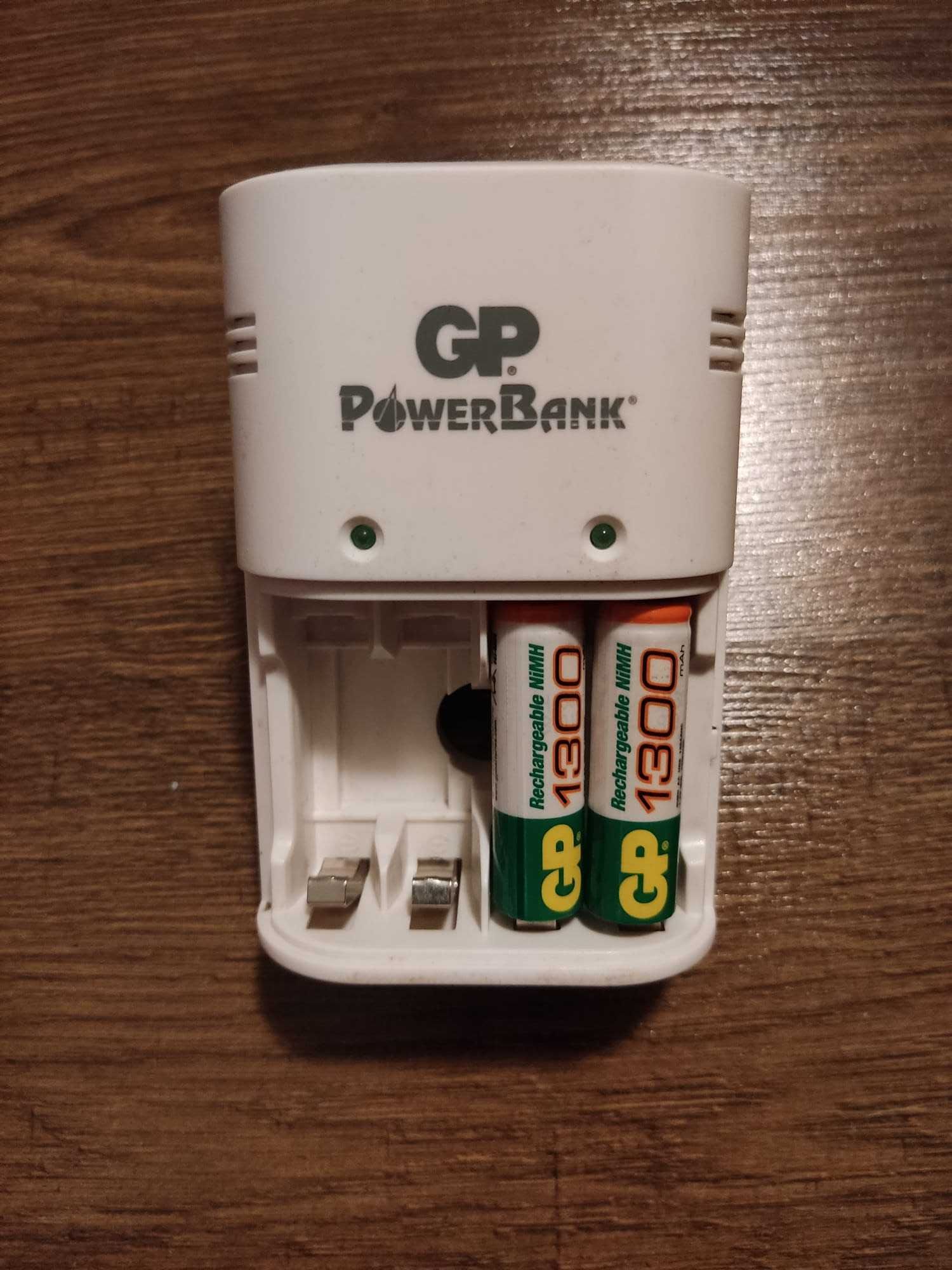 Ładowarka GP Power Bank na akumulatory AA i AAA GPKB01GS aku gratis