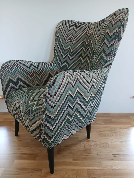 Fotel kolorowy zygzak azul hiszpańska tkanina żakardowa