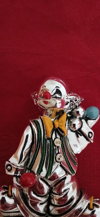 Palhaço de prata laminada com afia-lápis