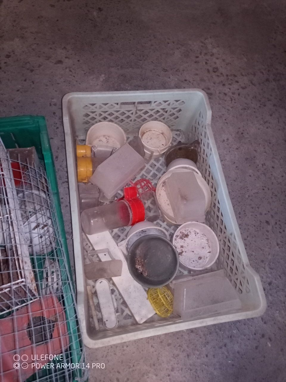 Vendo gaiolas de criação para pássaros