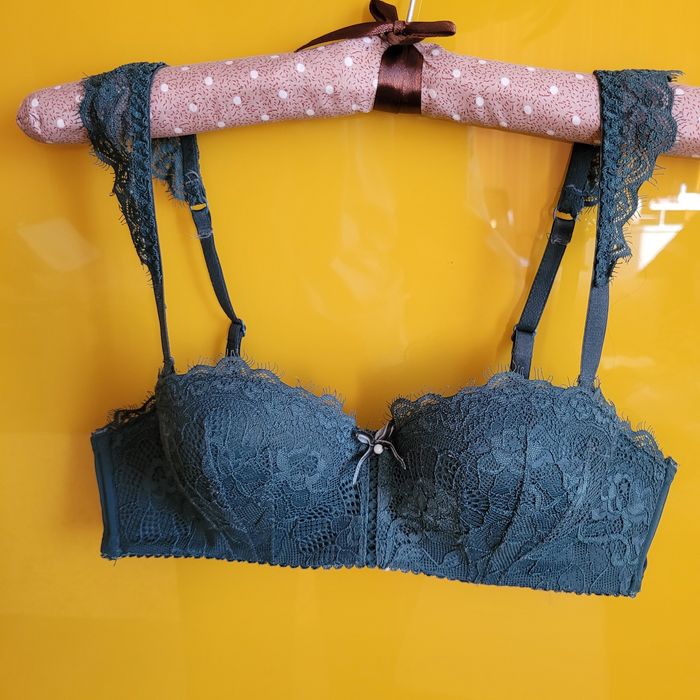 Зелений бюстгалтер 75B