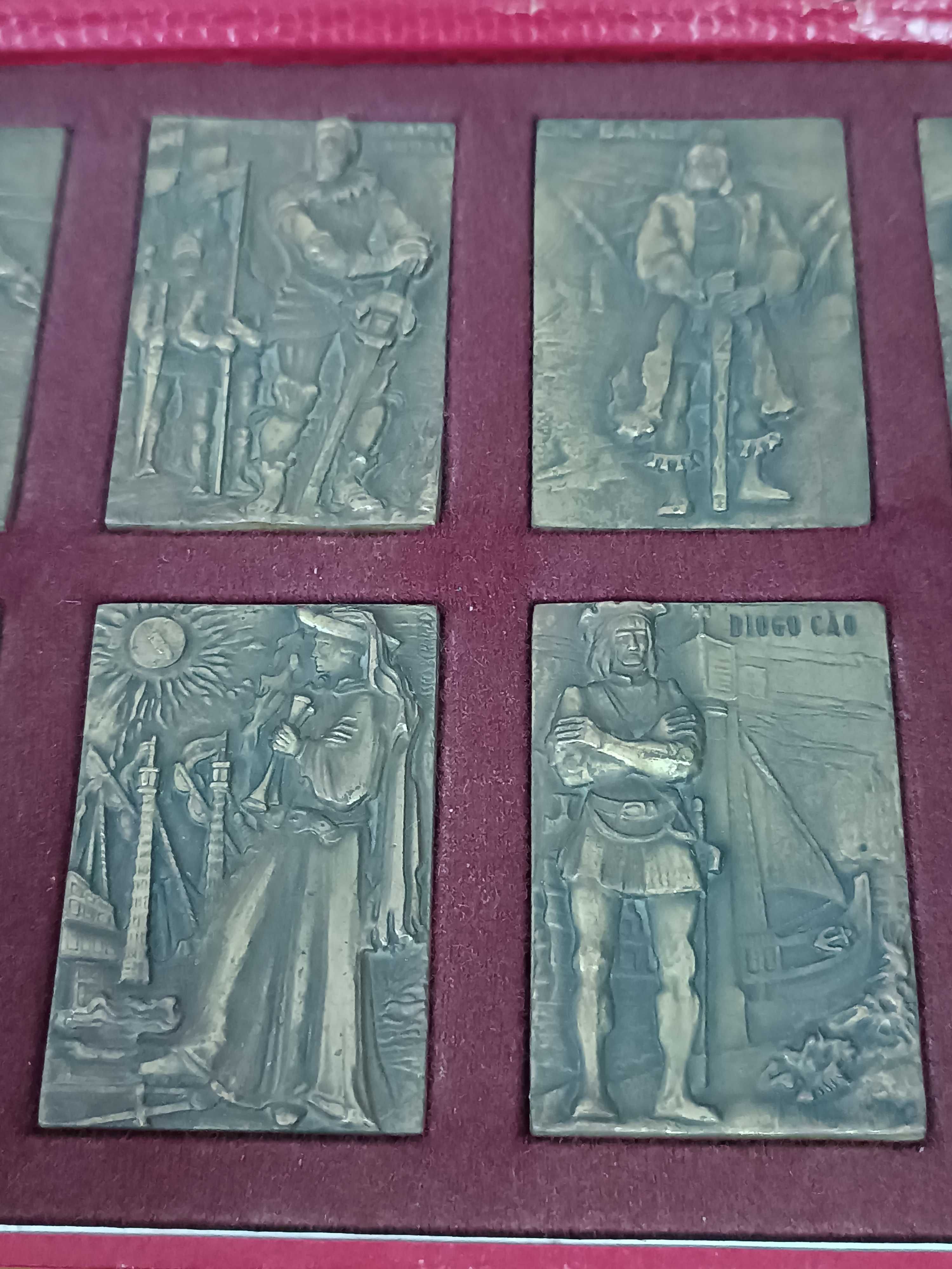 Raro conjunto de 10 medalhas de bronze sobre os descobrimentos.