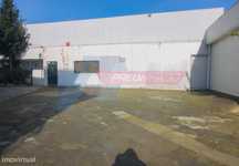 Pavilhão industrial para Arrendamento com 388m2!