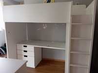 Łóżko Ikea Smastad z biurkiem i szafą z boku