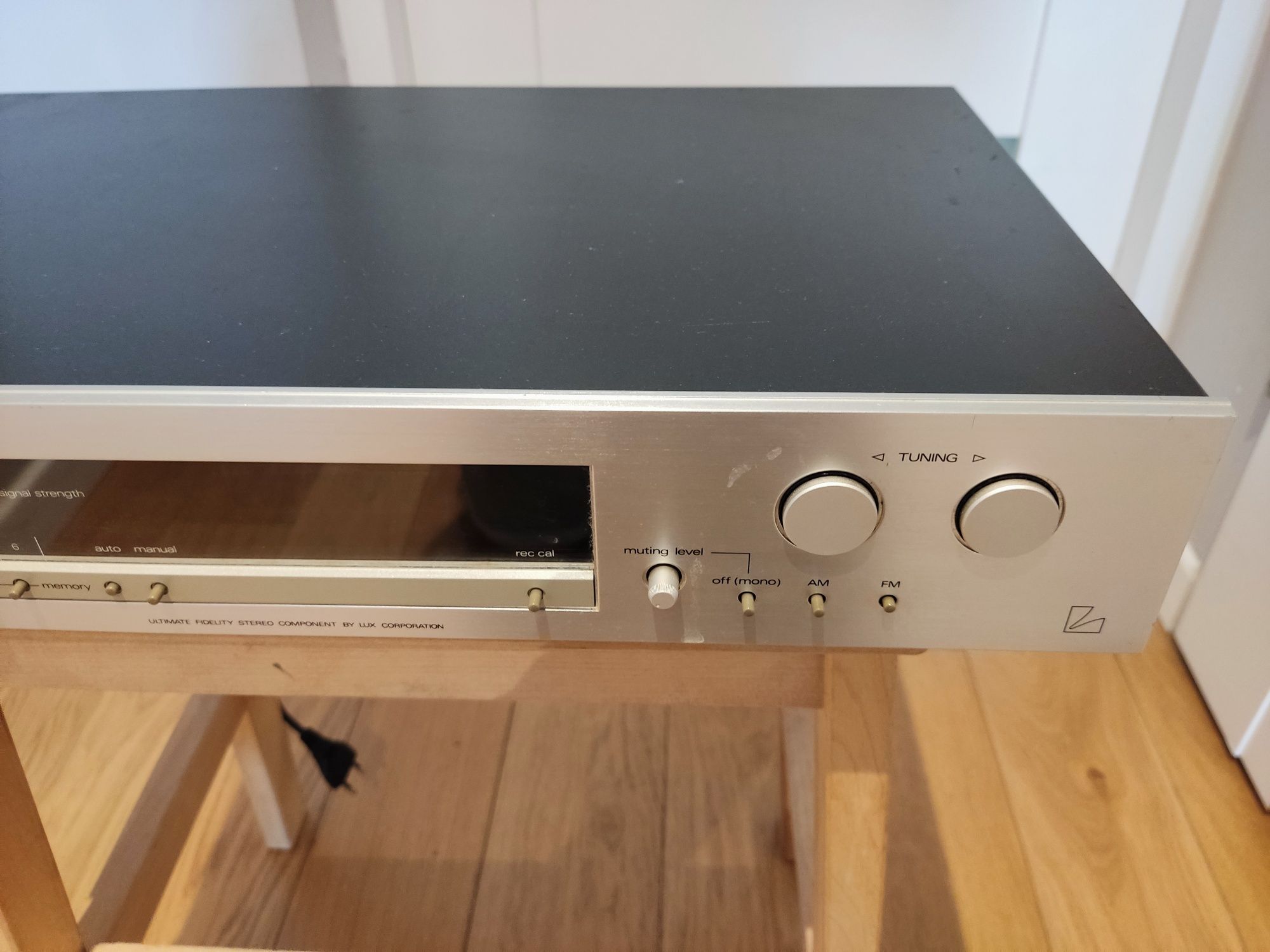 Luxman T-115 tuner FM/AM