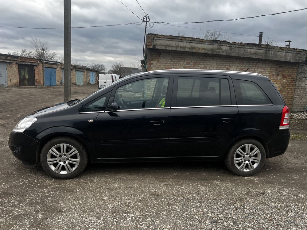 Продам Opel Zafira 2010