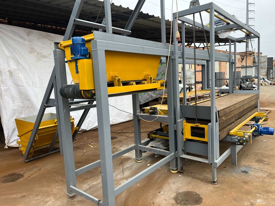 Автоматична лінія для виготовлення бетонного європаркану, стовпчиків