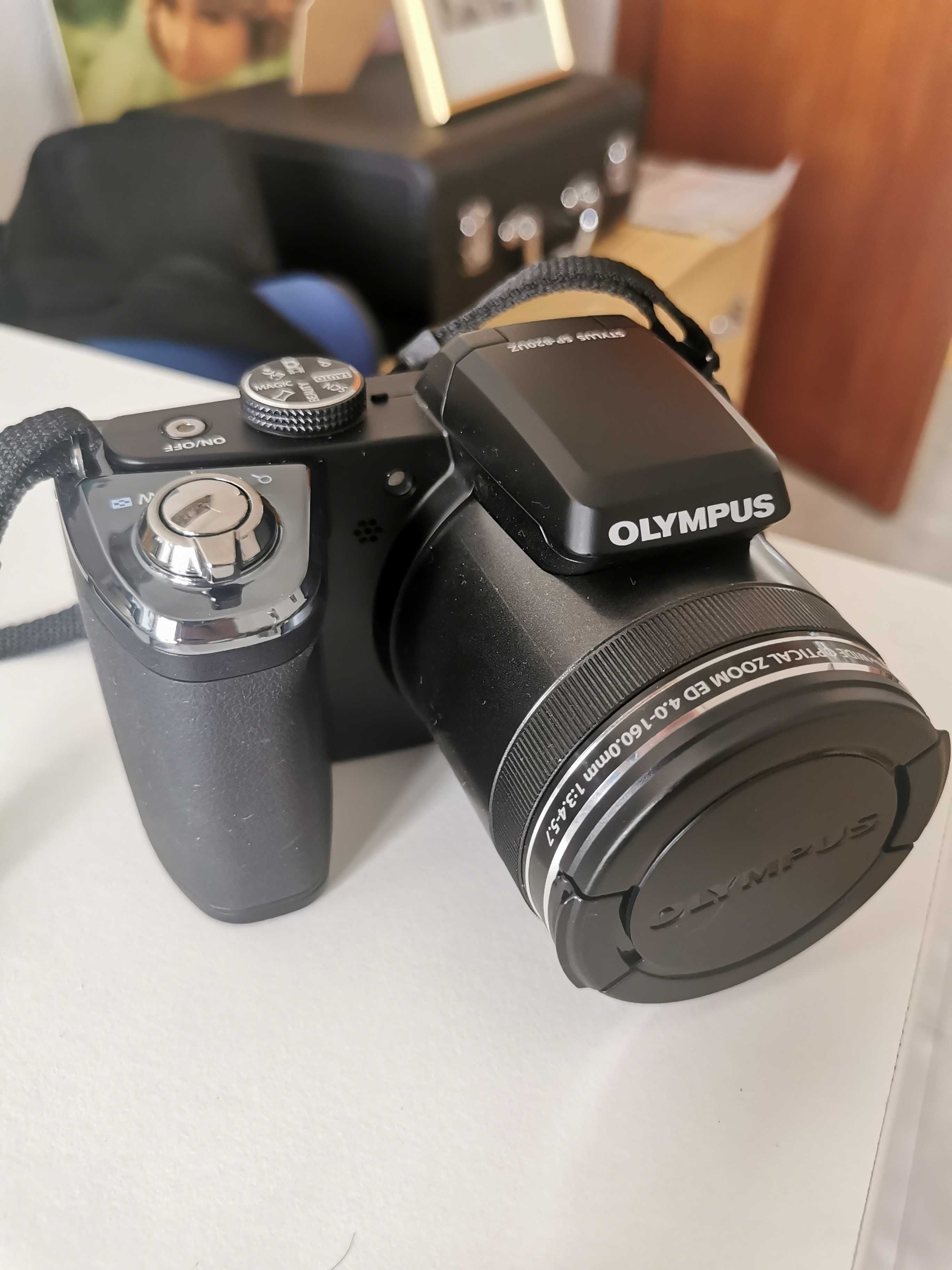 Máquina fotográfica Olympus Stylus SP-820UZ