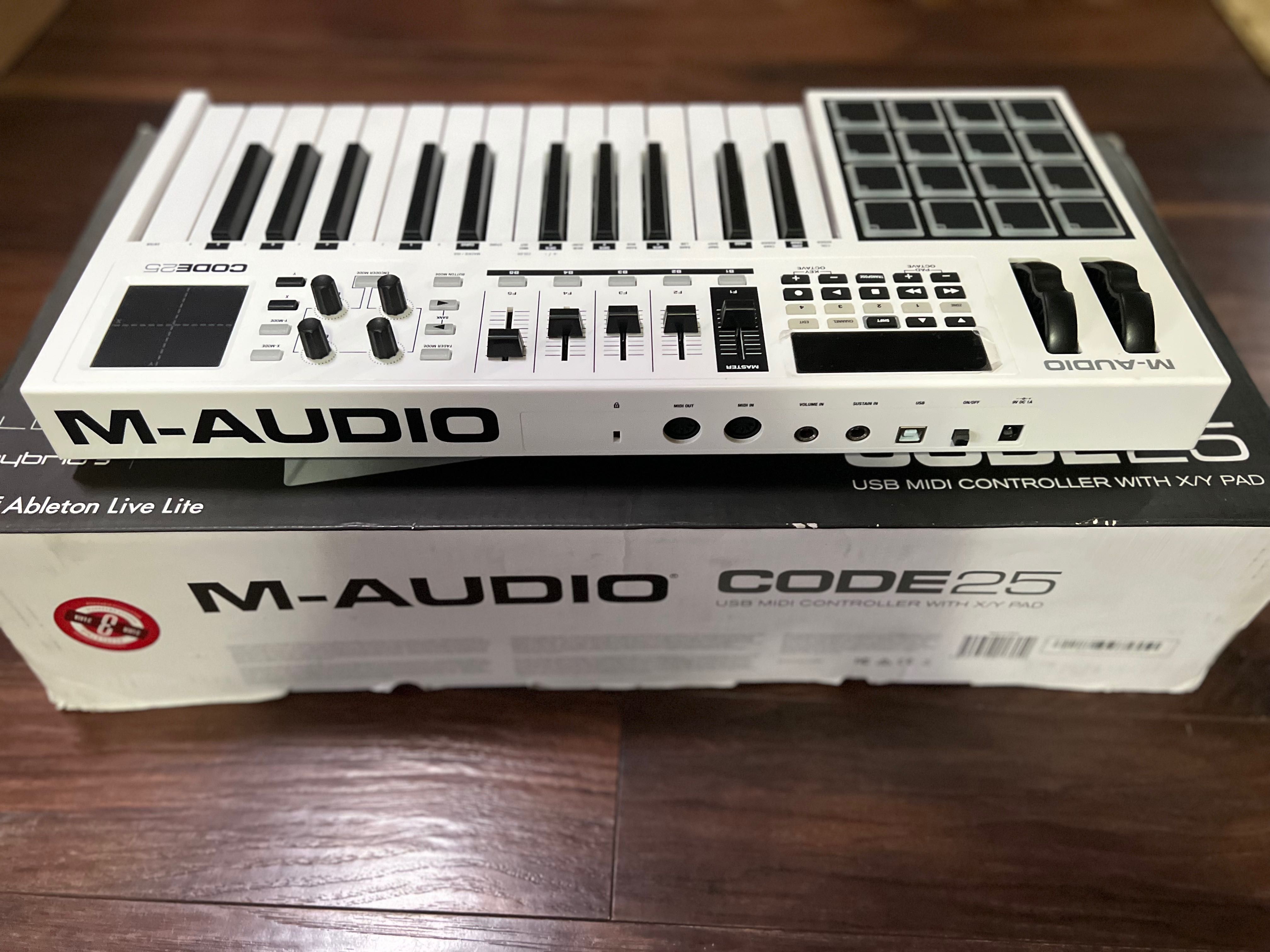 M-AUDIO CODE 25 white MIDI karton klawiatura sterująca