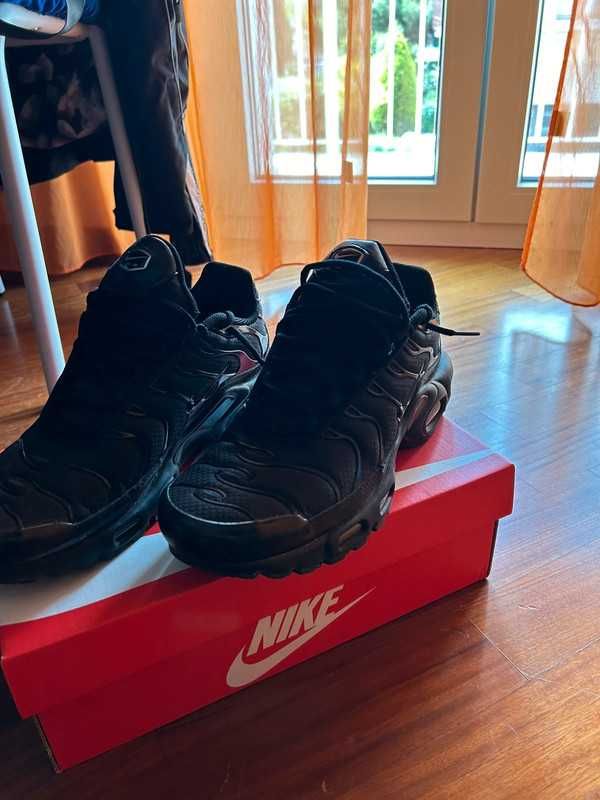 All Eyes on Black Nike Air Max Plus TN Makes a Bold Statement 39