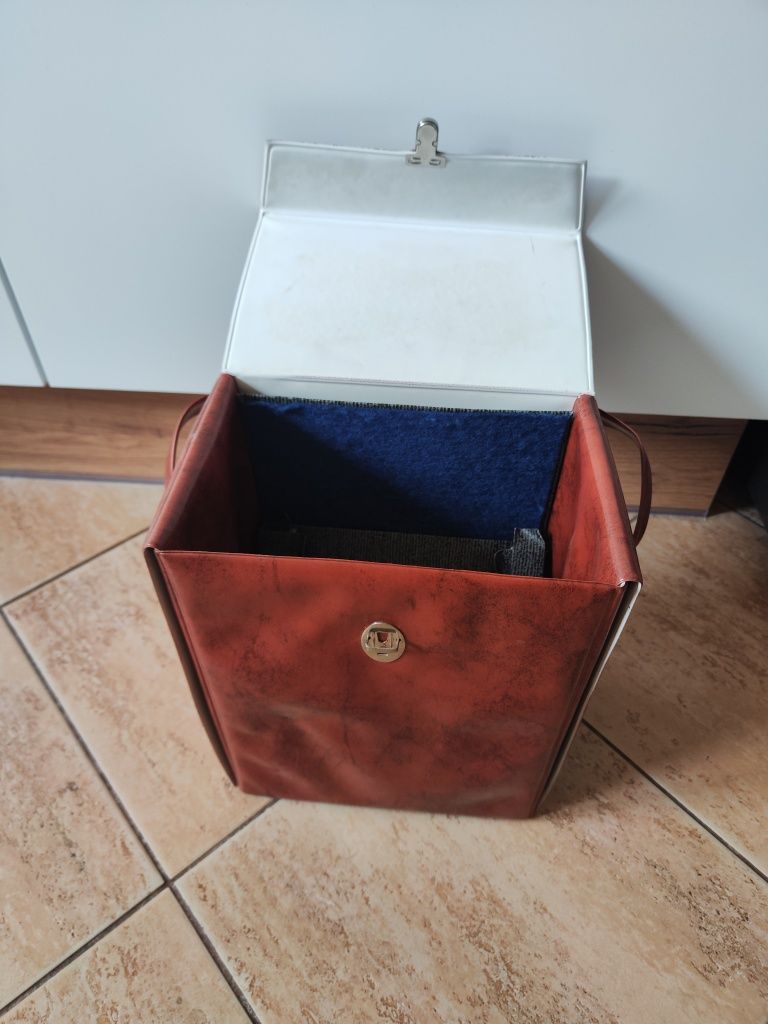 Solidne, wytrzymałe zabytkowe pudełko, walizka, pojemnik