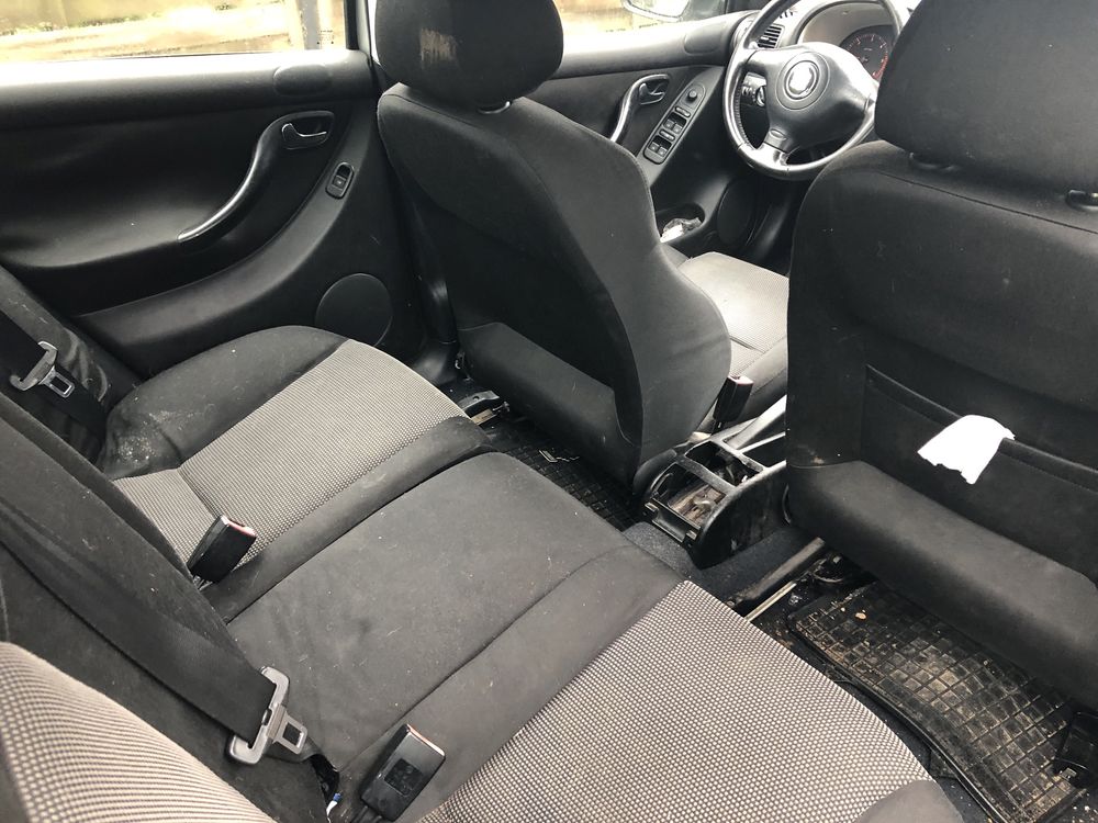 Seat Leon lekko uszkodzony
