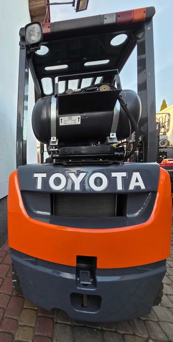 Wózek widłowy TOYOTA 02-8FGF18