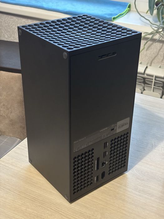 Xbox Series X 1Tb 2 геймпади