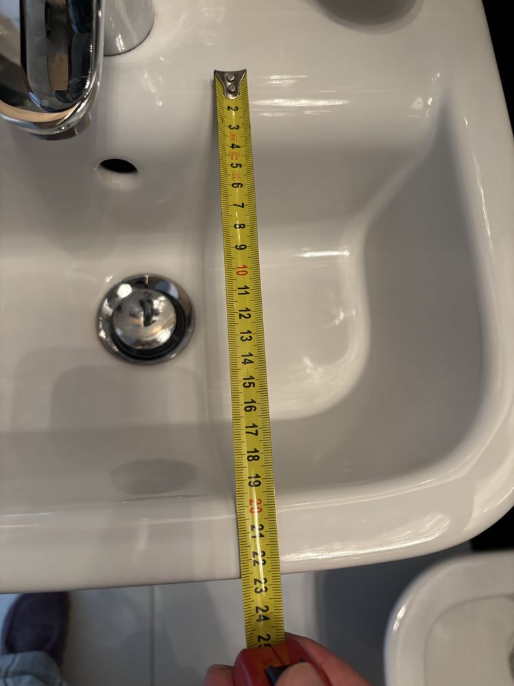 Bateria umywalkowa hansgrohe, szafka, umywalka roca
