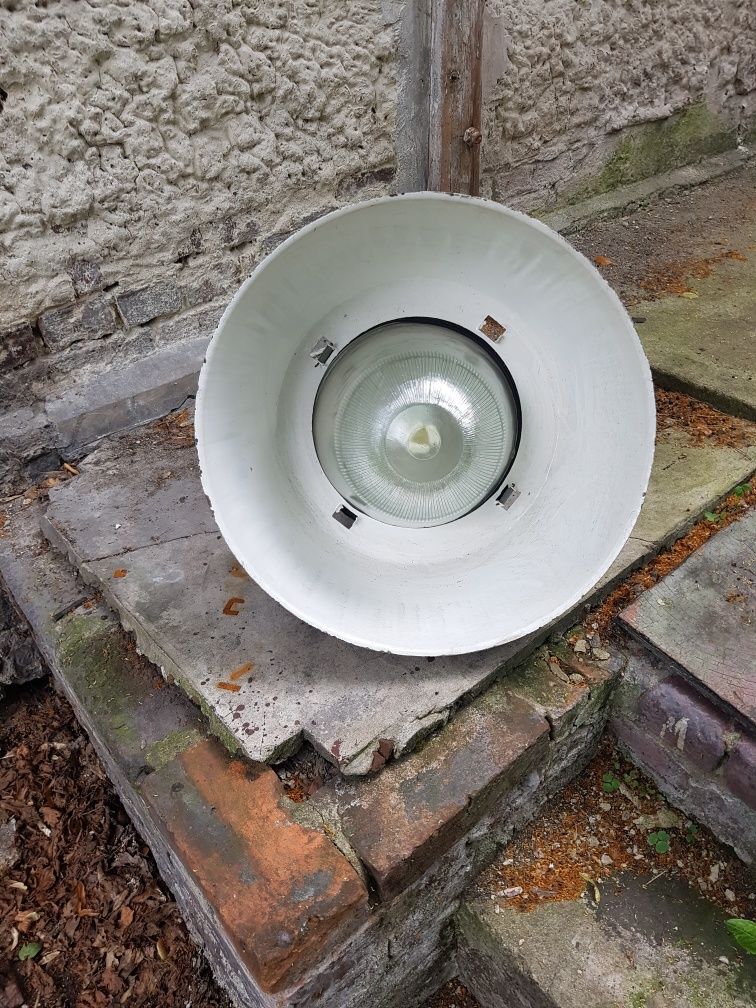 Duża lampa halowa