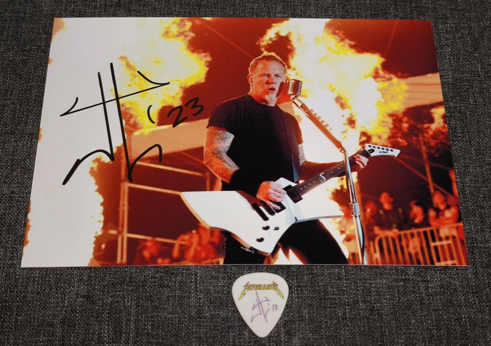 Автограф и медиатор Metallica. James Hetfield. Джеймс Хетфилд.