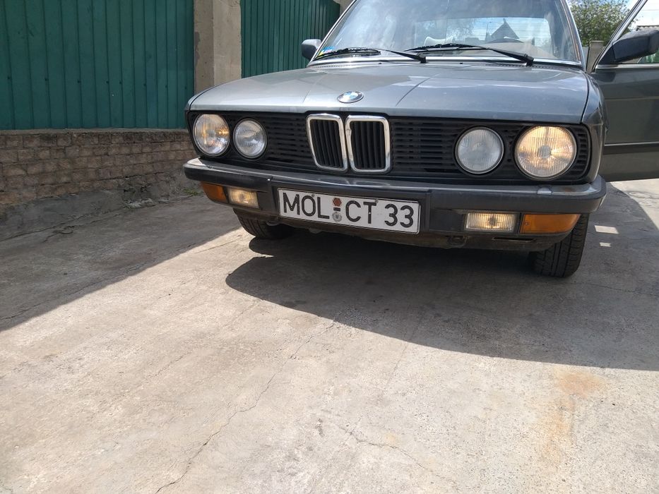 Стойки в сборе    передние 80$пара  БМВ е28.родной пробег 130т км