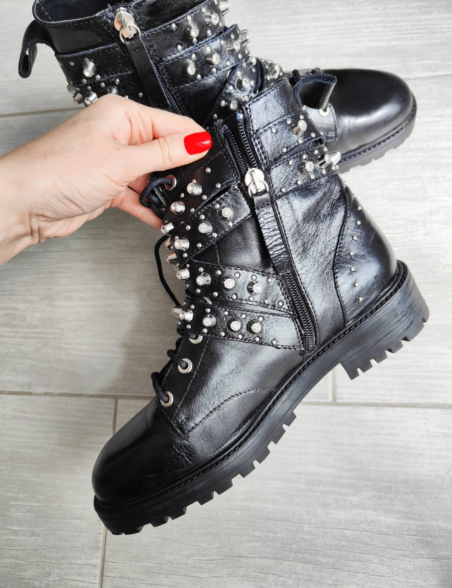 Czarne skórzane botki z dżetami, Zara, r. 38, biker boots, motocyklowe