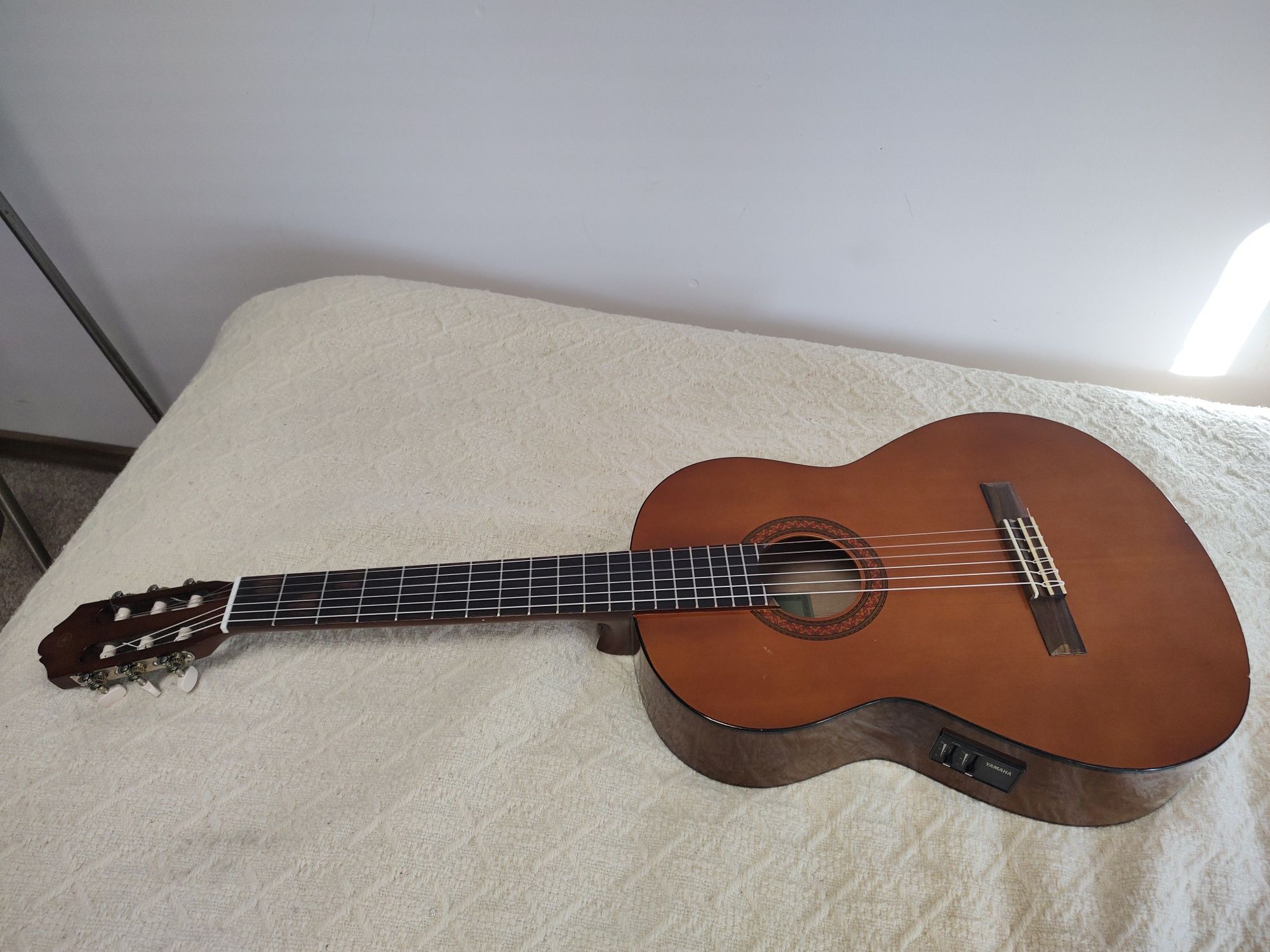 Yamaha CX40 gitara elektroklasyczna Świetny instrument Pokrowiec !!