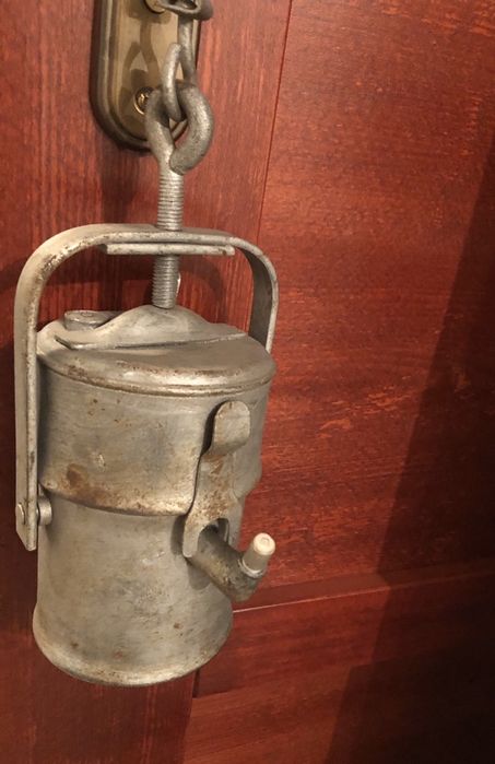 Stara lampa górnicza karbidka lampka karbidowa
