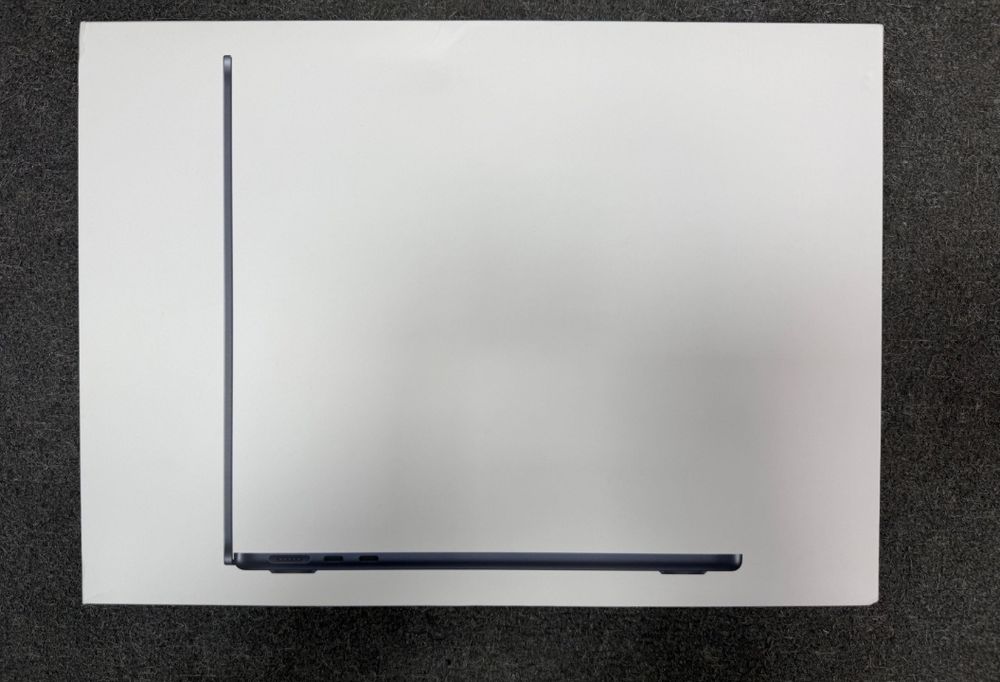 MacBook Air M2 15, 8/256