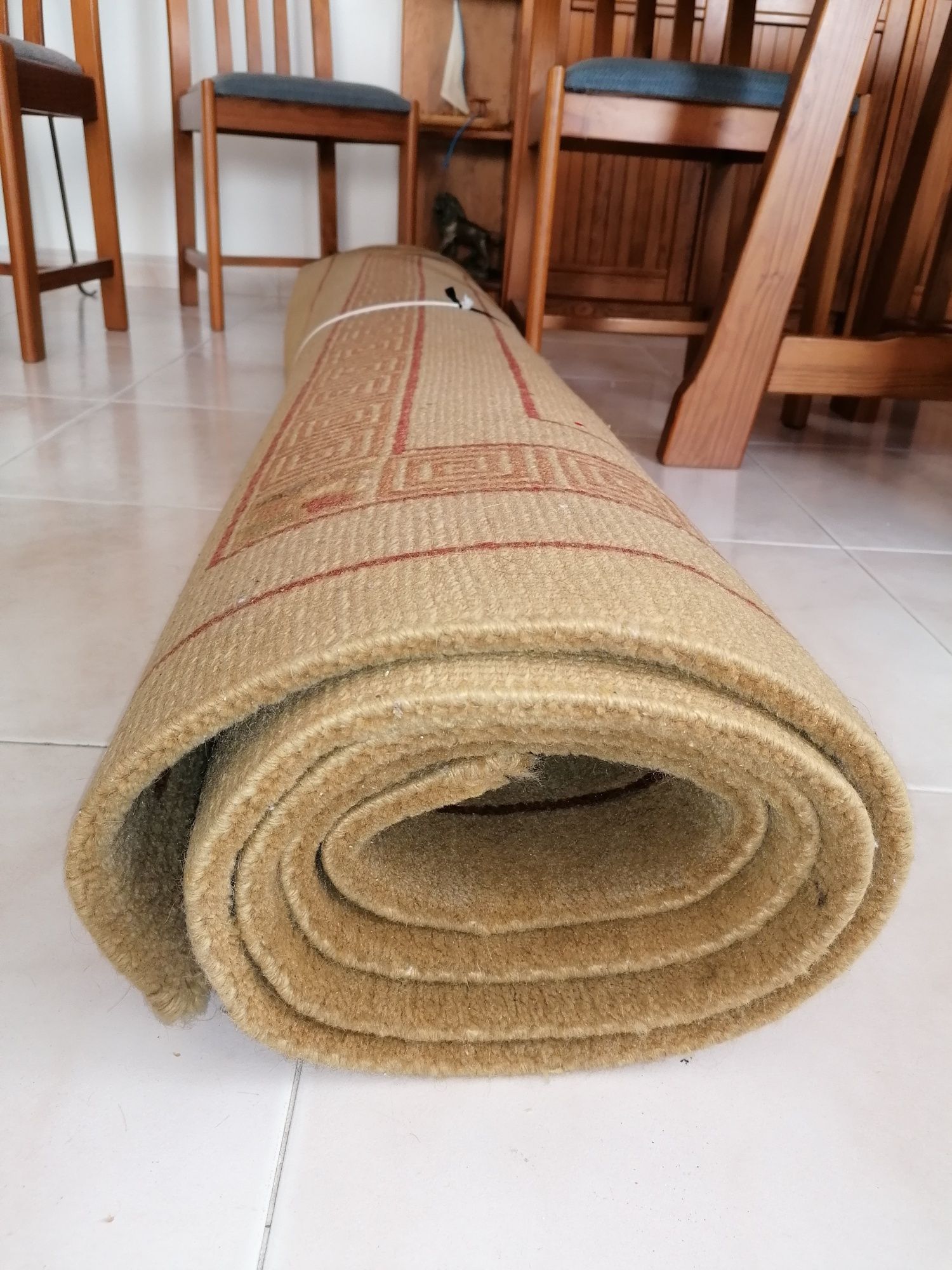 Móveis de sala de jantar,tapete e quarto