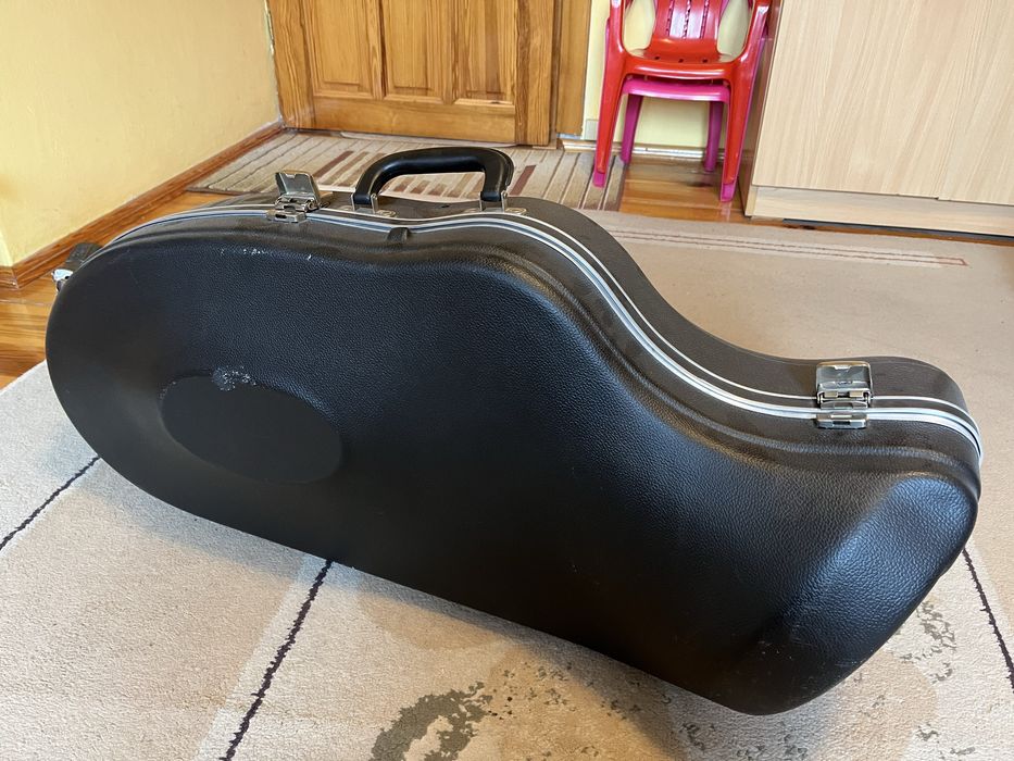 Twardy futerał na sakshorn tenorowy