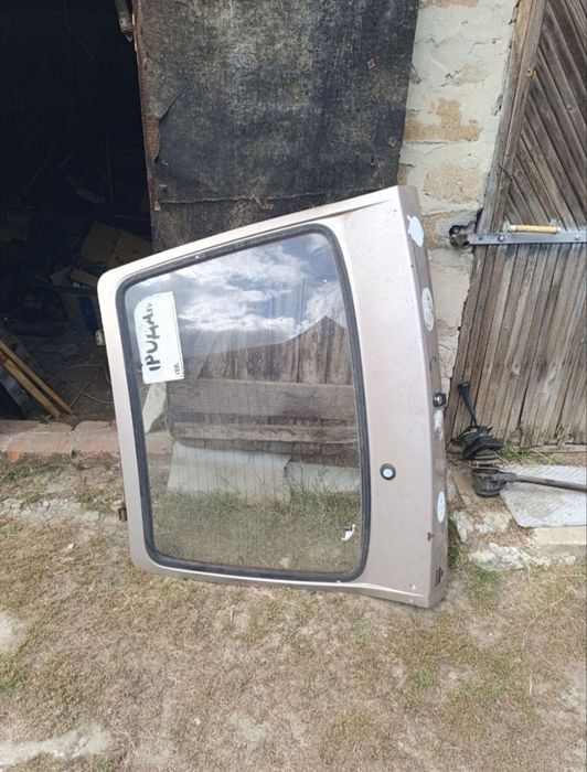 Продам задню ляду для Ford escort 
1400гр