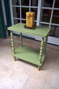 Mesa estante pequena verde mostarda