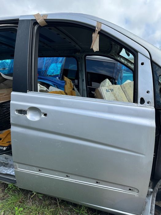 mercedes  VITO VIANO 639 drzwi prawe srebrne