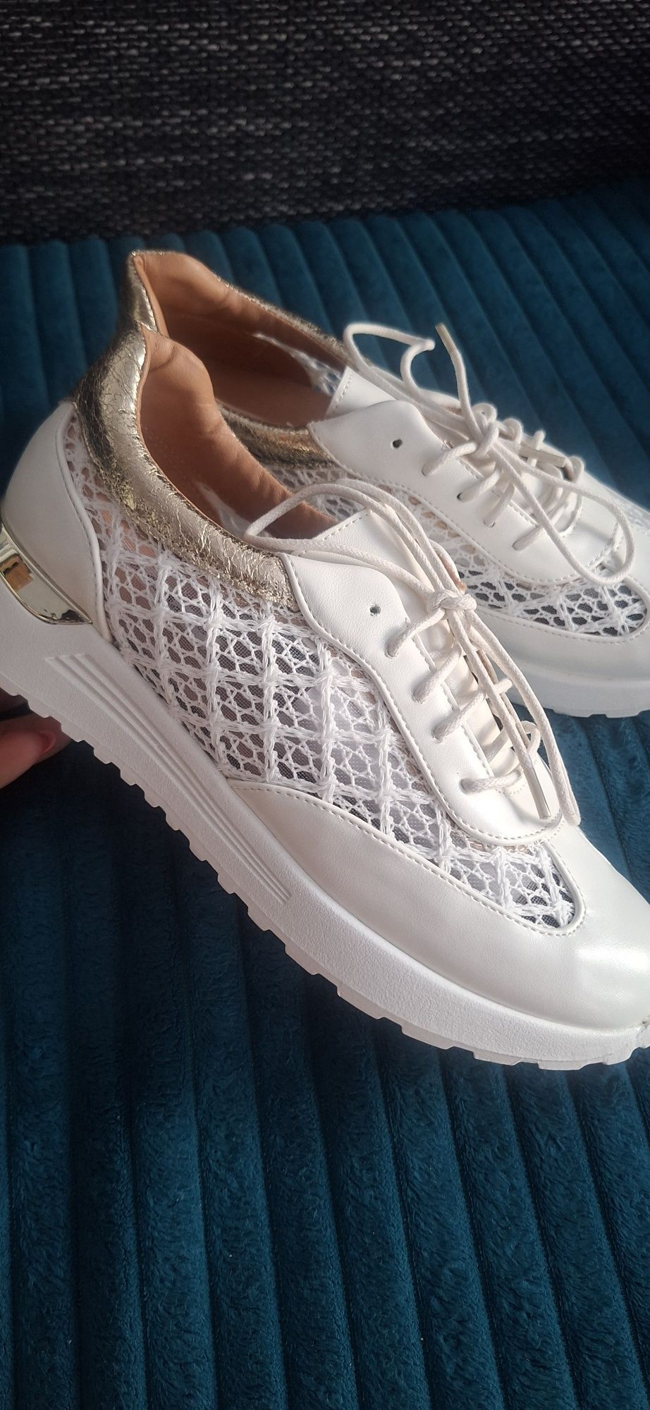 Adidasy   damskie  biale