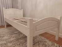 Skandynawskie łóżko drewniane