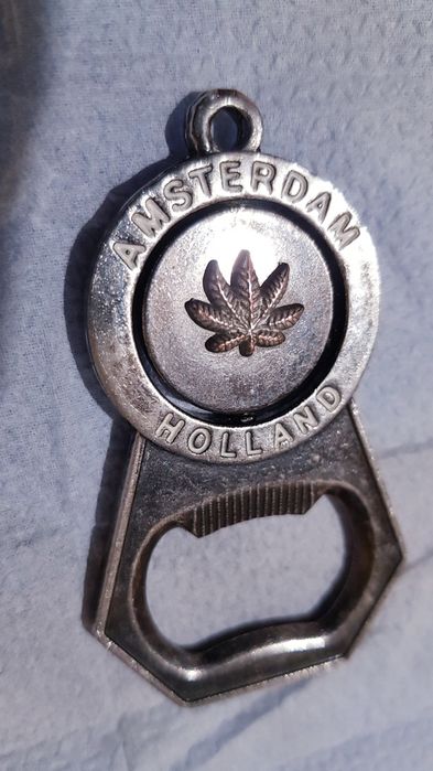 Посеребрённая открывалка для бутылок