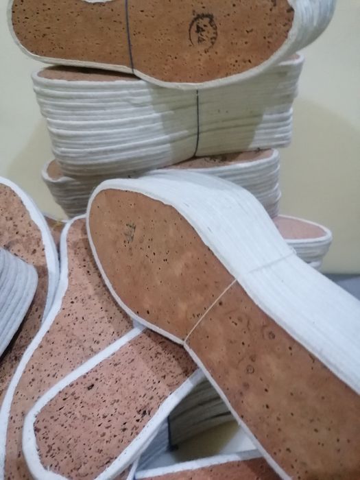 Palmilhas de Cortiça - lotes de 12 pares = 0.50€ par *Artigo SEM USO