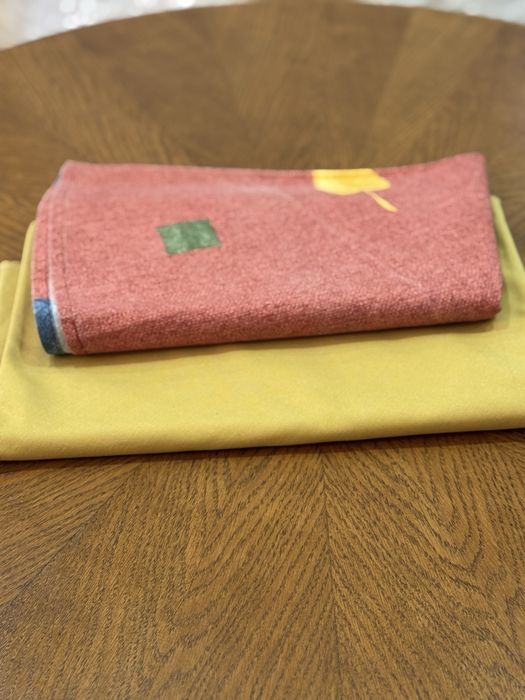 Круглий дубовий стіл (обідній для 4-х осіб)