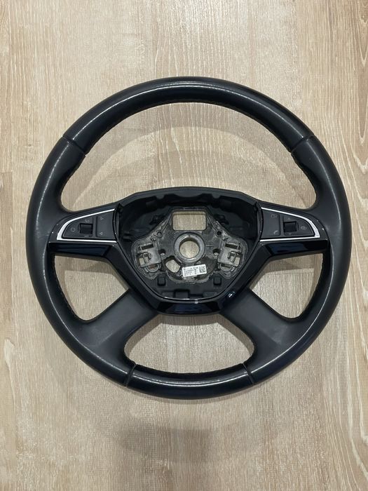 Volante pele Sckoda Octavia III