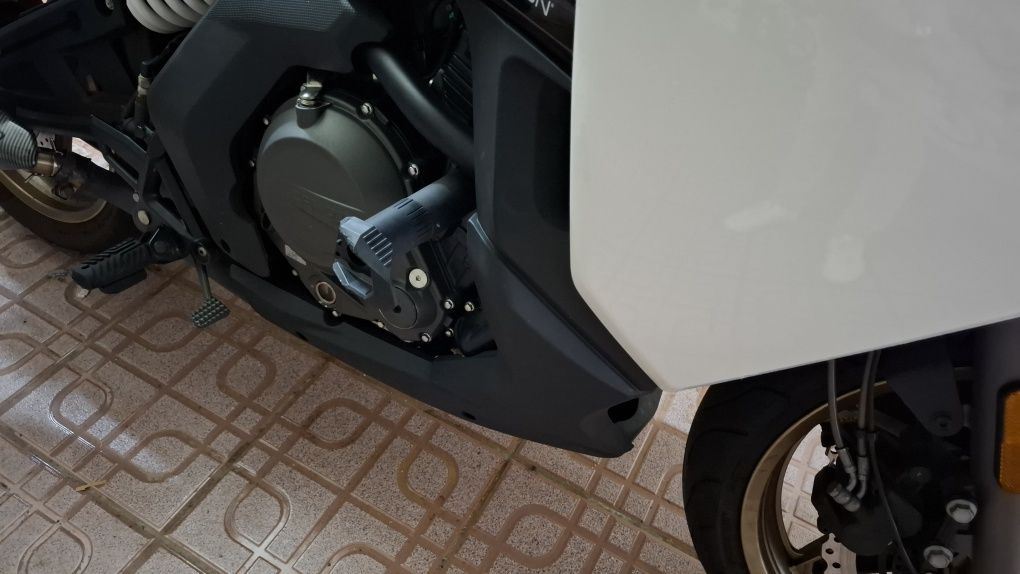 CFMOTO 650GT com malas